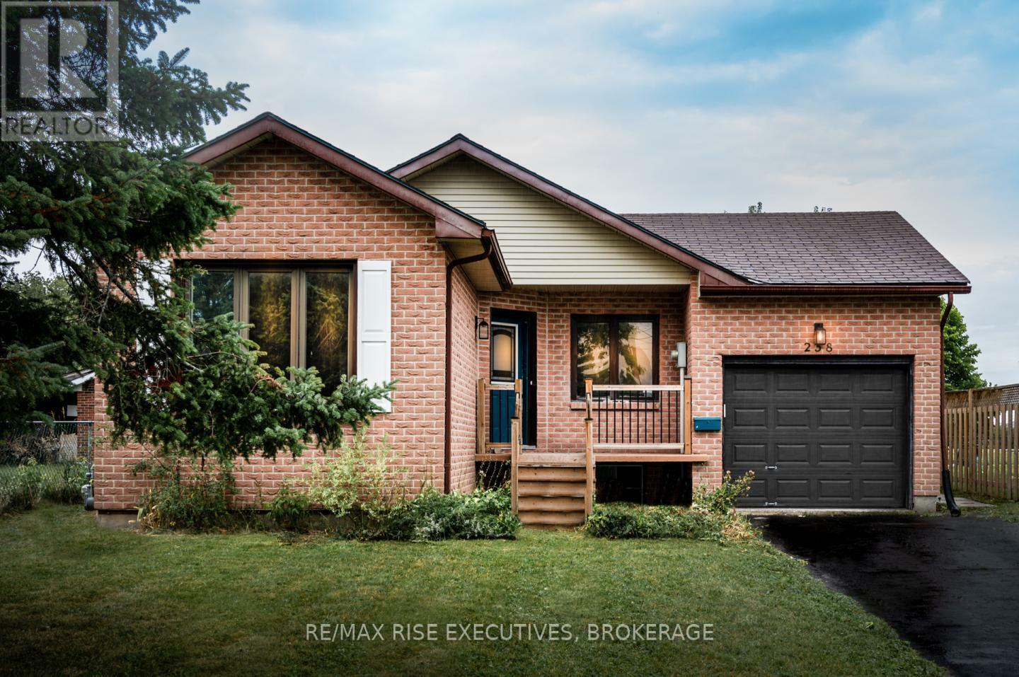 Property Photo: 258 Kingscourt Avenue 2 ON K7K 6C9