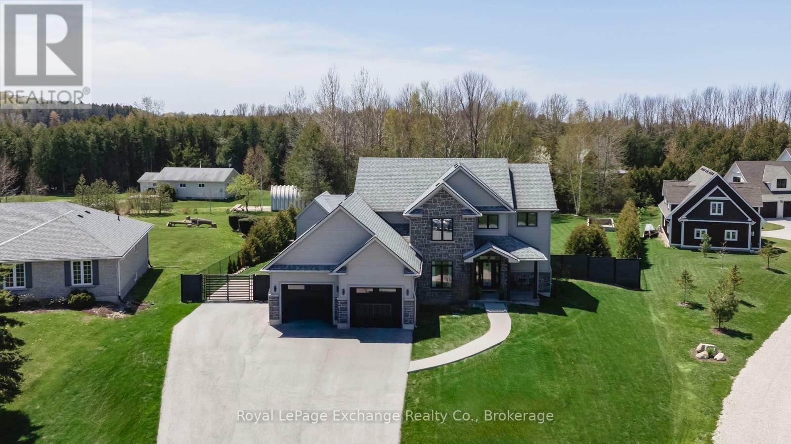 Property Photo: 7 Stoney Island Crescent ON N2Z 2X6