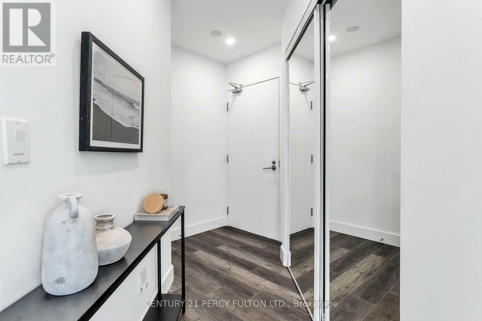 Property Photo: 209 Fort York Boulevard 1663 ON M5V 4A1
