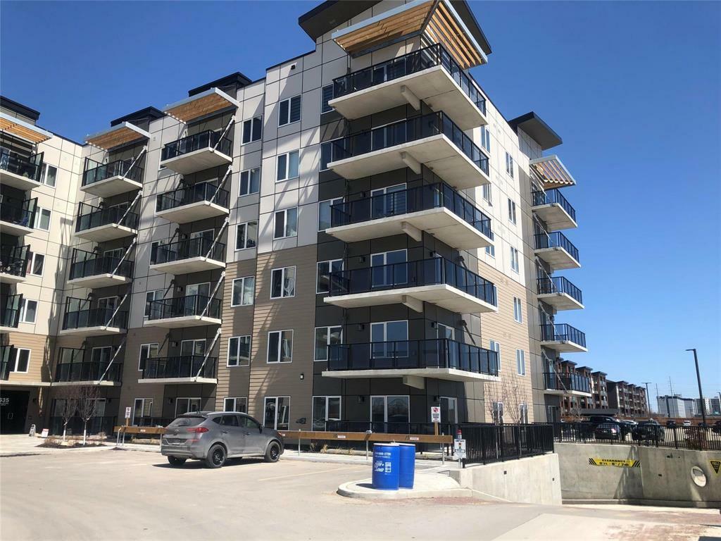 Property Photo: 635 Ballantrae Drive MB R3T 6K4