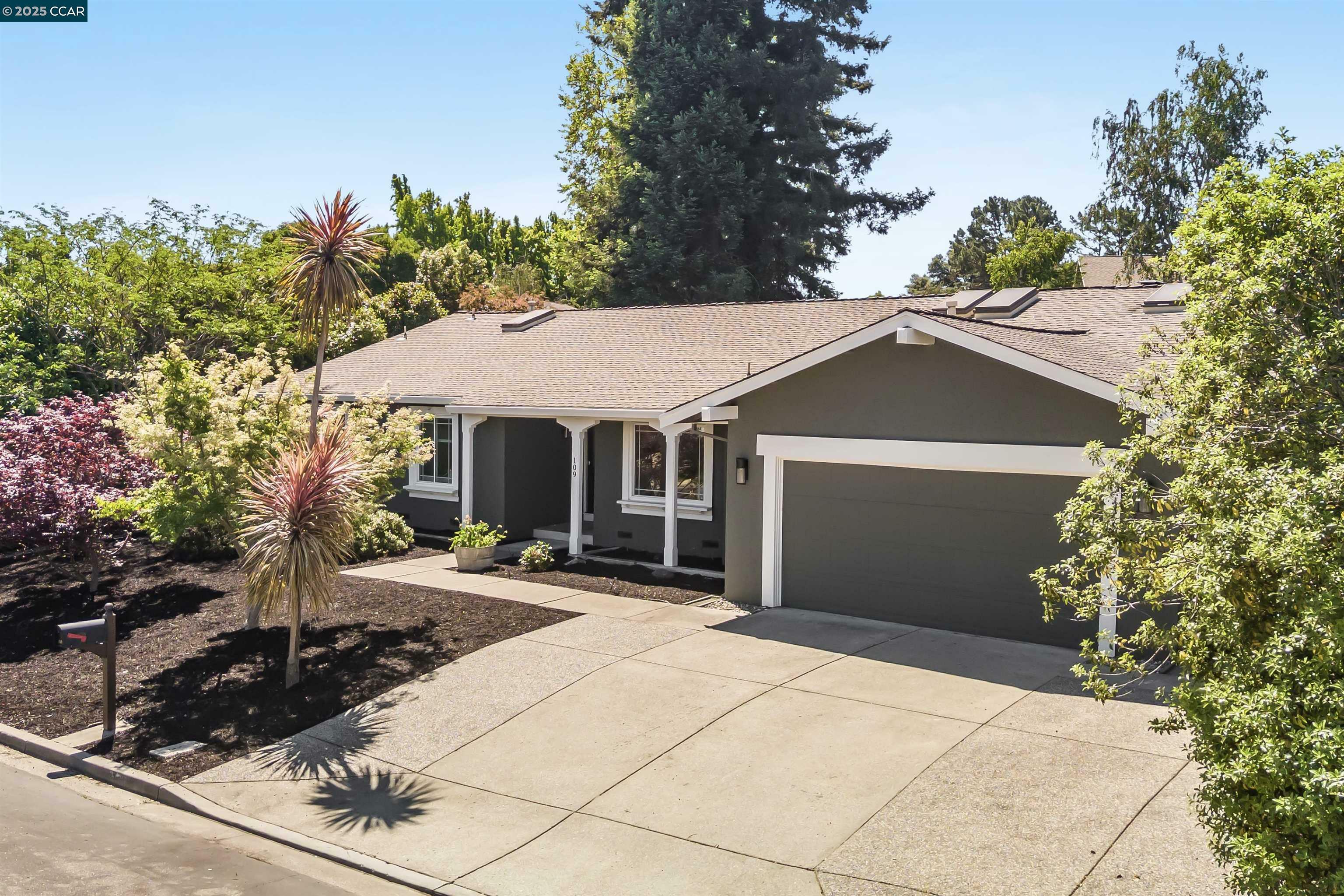 Property Photo: 109 Baldwin Dr CA 94526