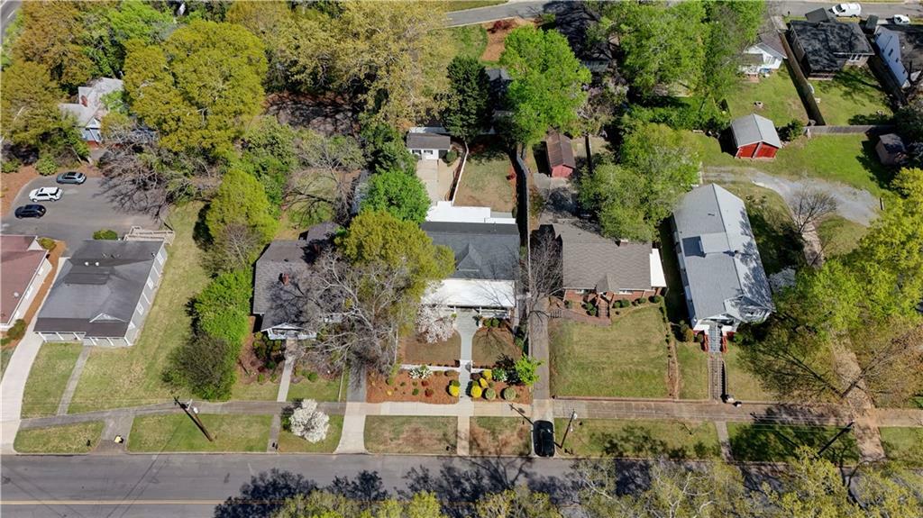 Property Photo: 211 E 11th Street E GA 30161