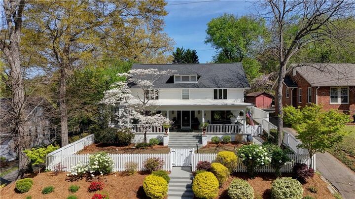 Property Photo:  211 E 11th Street E  GA 30161 