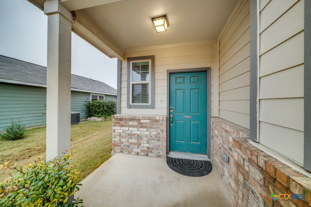 Property Photo:  2421 Ayers Drive  TX 78155 