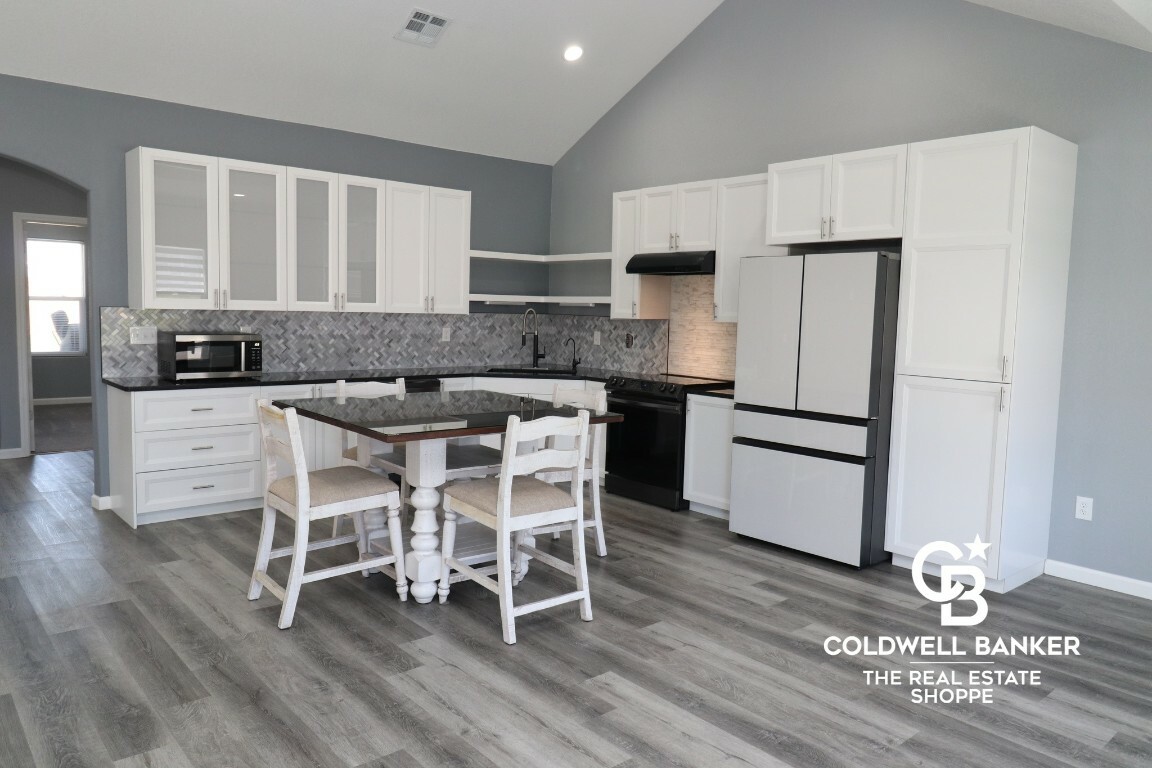 Property Photo: 2171 Idlewild Way KS 67846