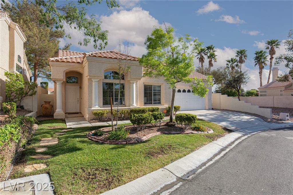 Property Photo: 9404 Calico Garden Avenue NV 89134
