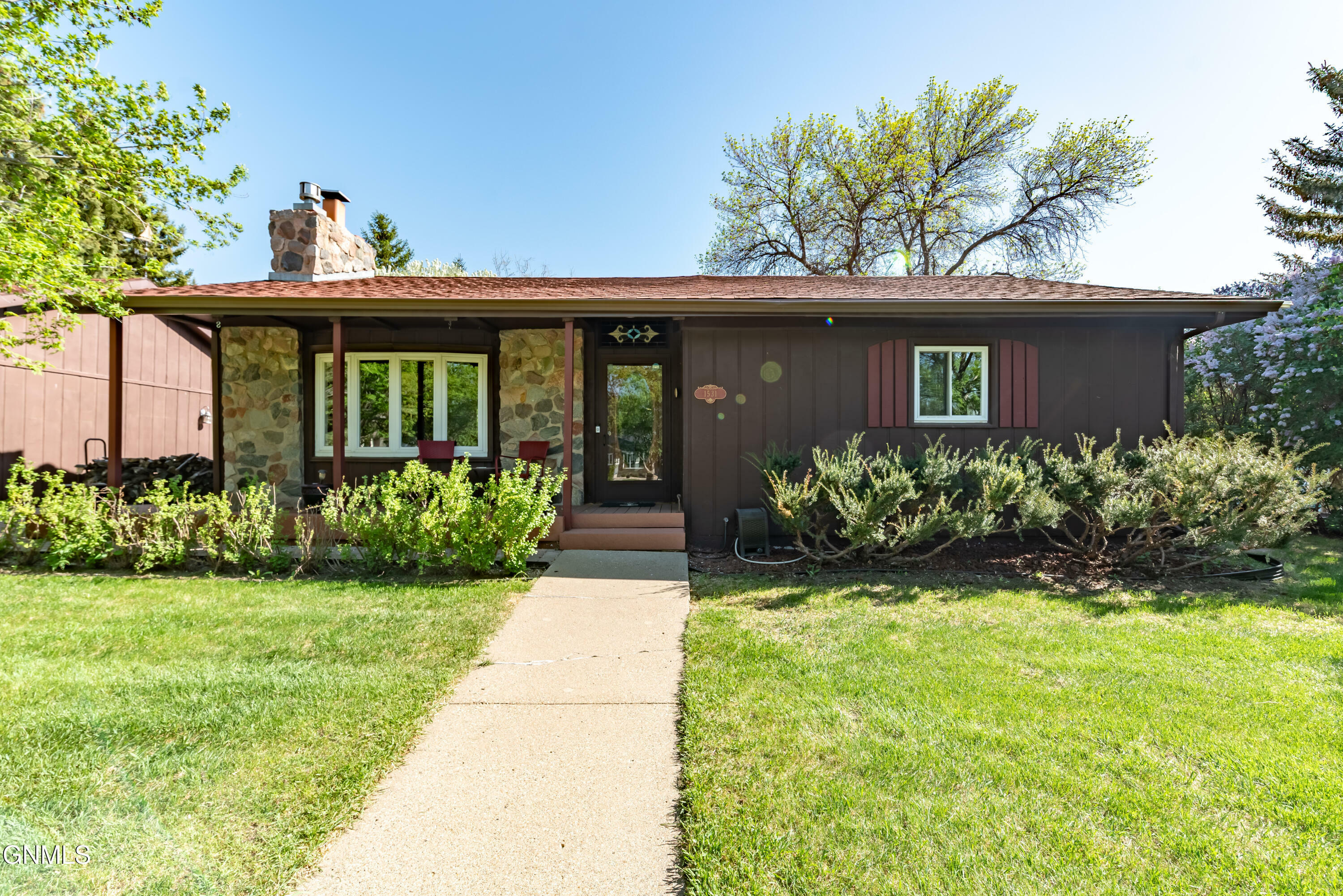 Property Photo: 1531 Country Lane ND 58503