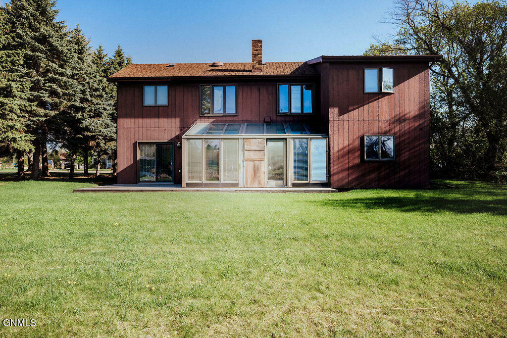 Property Photo: 501 8th Street SW ND 58401