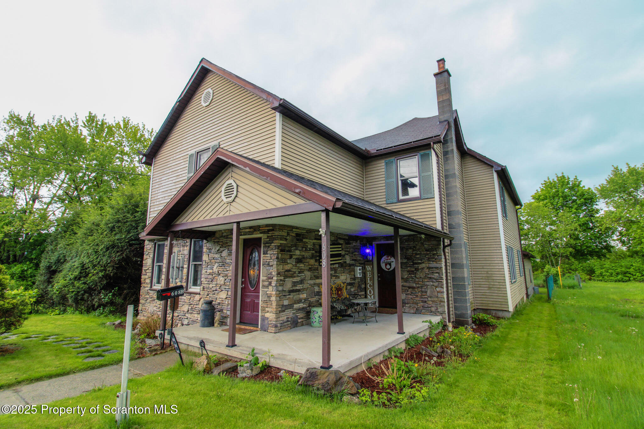 Property Photo: 608 S Valley Avenue PA 18447
