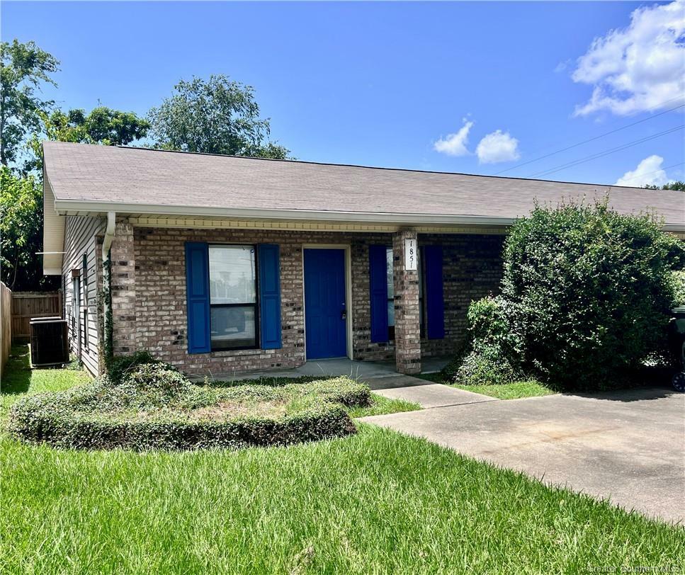Property Photo: 1851 N Tallowood Drive LA 70605