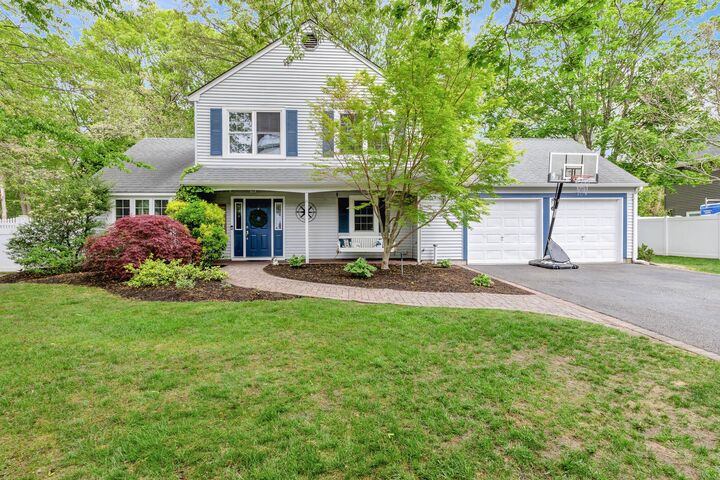 11 Samantha Drive  Coram NY 11727 photo