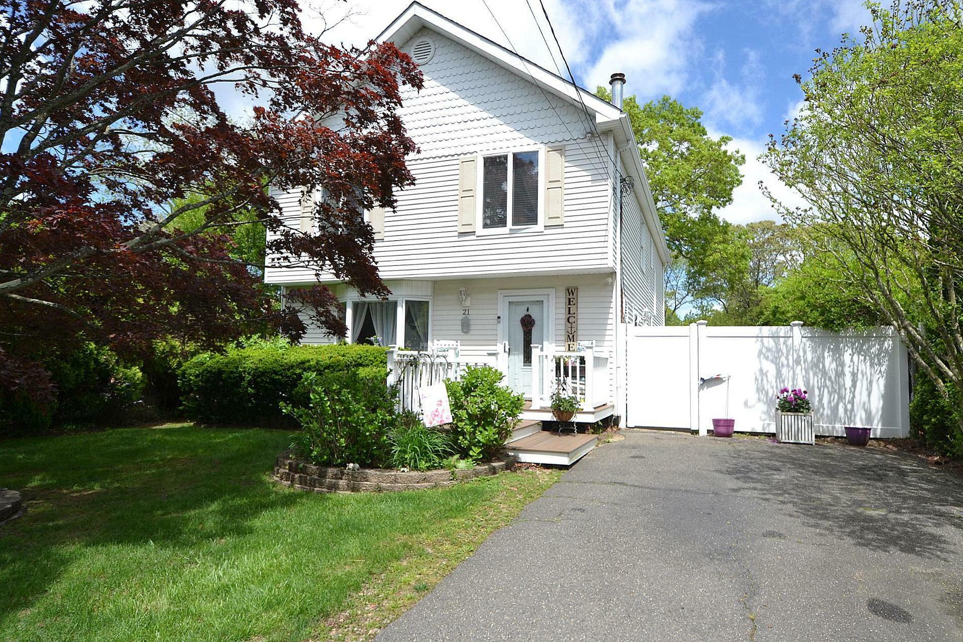 Property Photo:  21 Northern Boulevard  NY 11967 