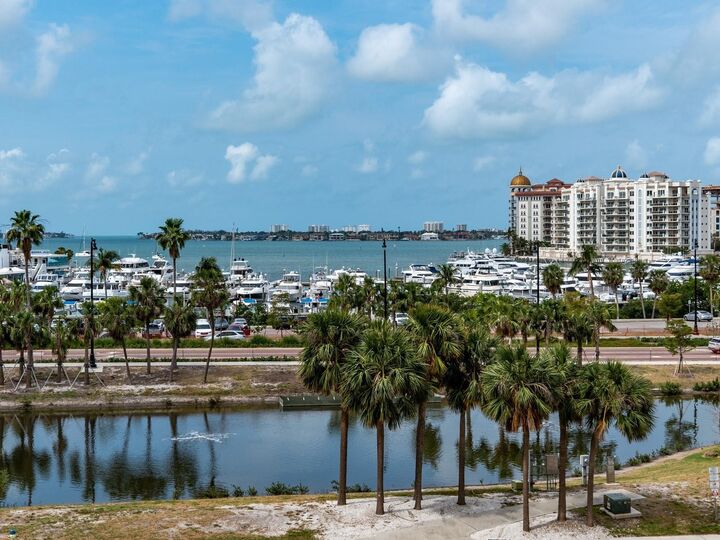 Property Photo: 1255 N Gulfstream Avenue 402 FL 34236