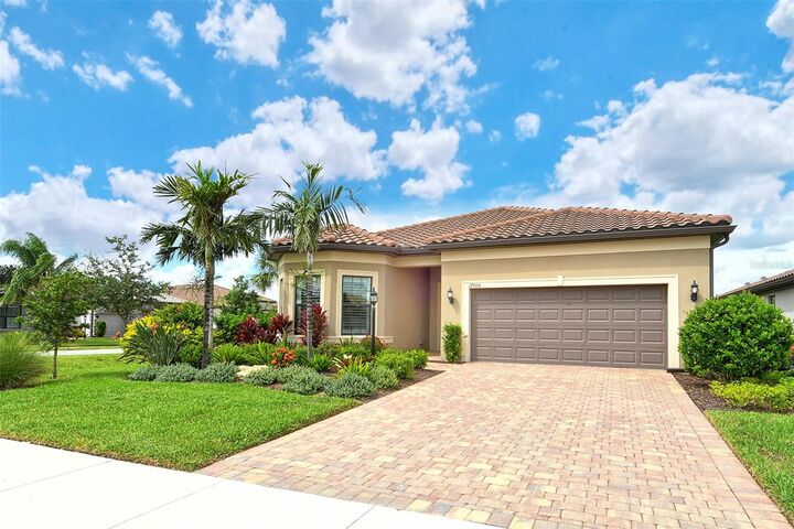 Property Photo:  17905 Waterville Place  FL 34202 