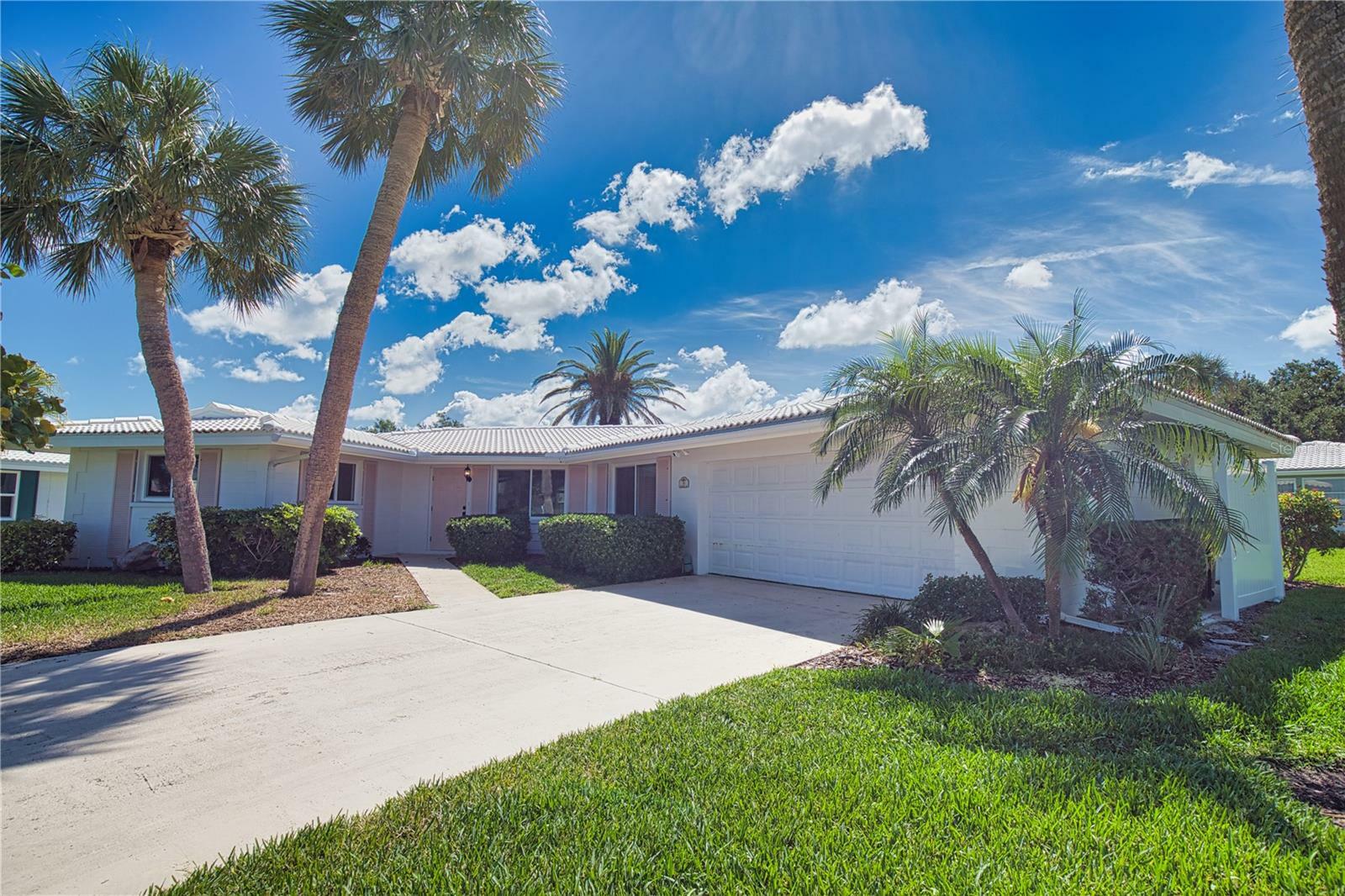 Property Photo: 19 Oakwood Dr N 19 FL 34223
