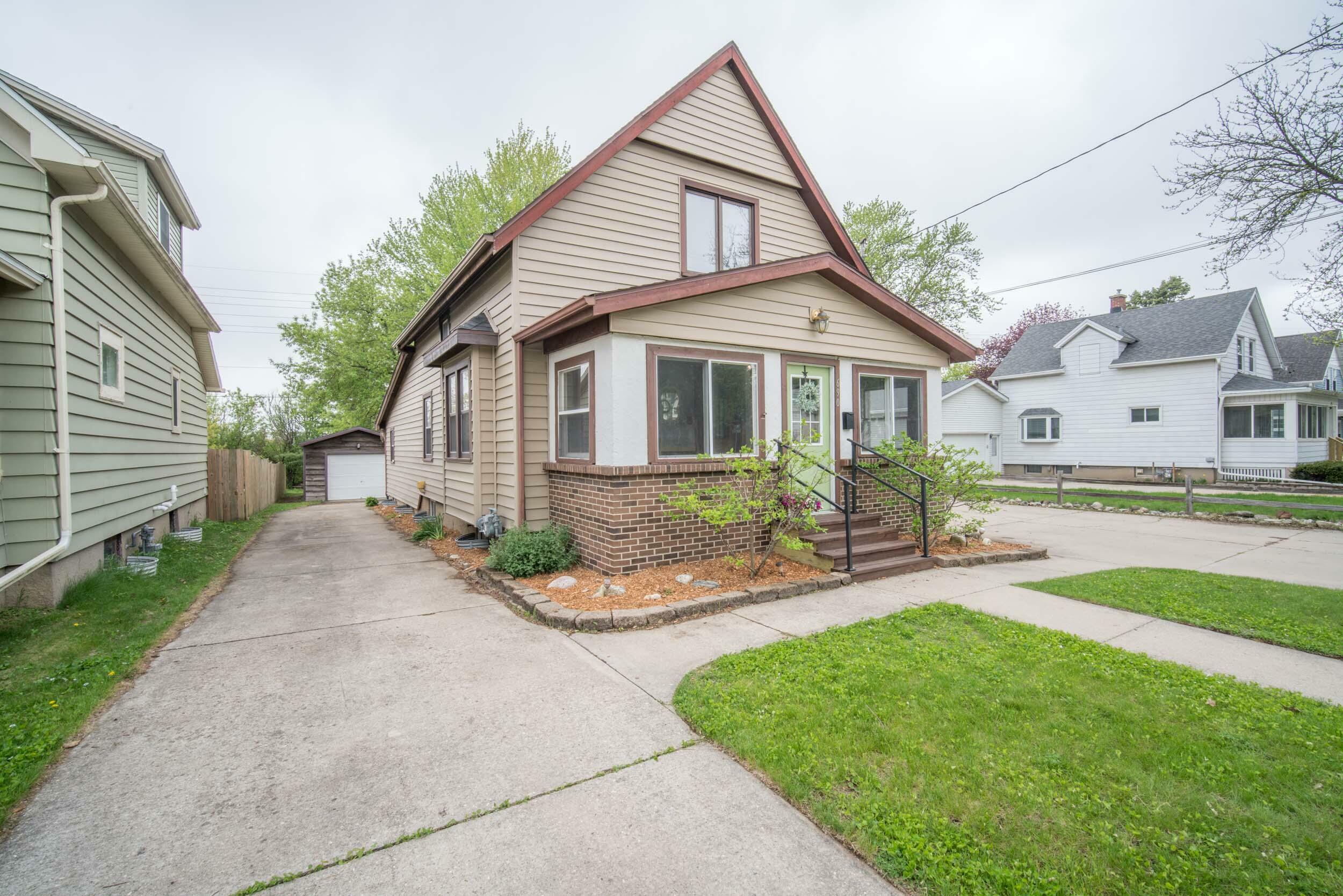 Property Photo: 690 North St WI 53090