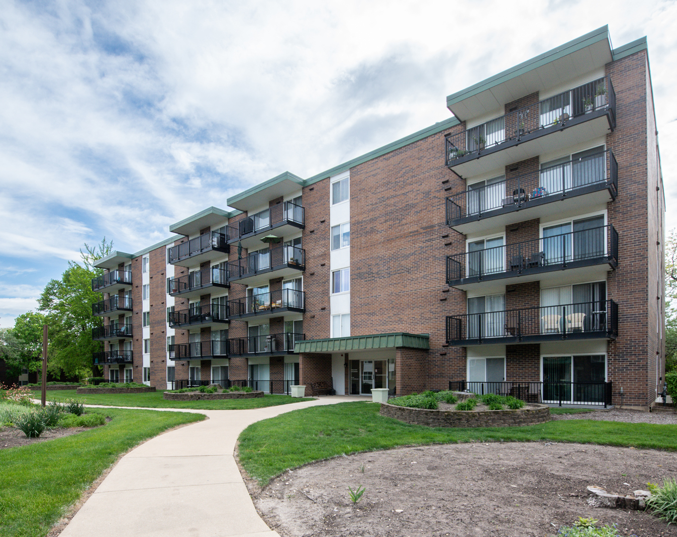 Property Photo: 5S040 Pebblewood Lane W503 IL 60563