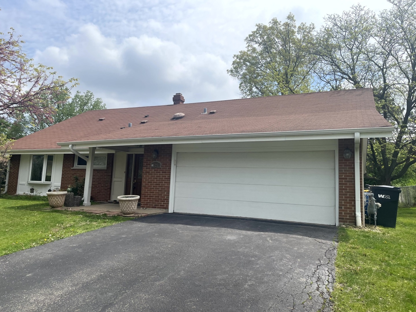 Property Photo: 2S525 Lloyd Avenue IL 60148