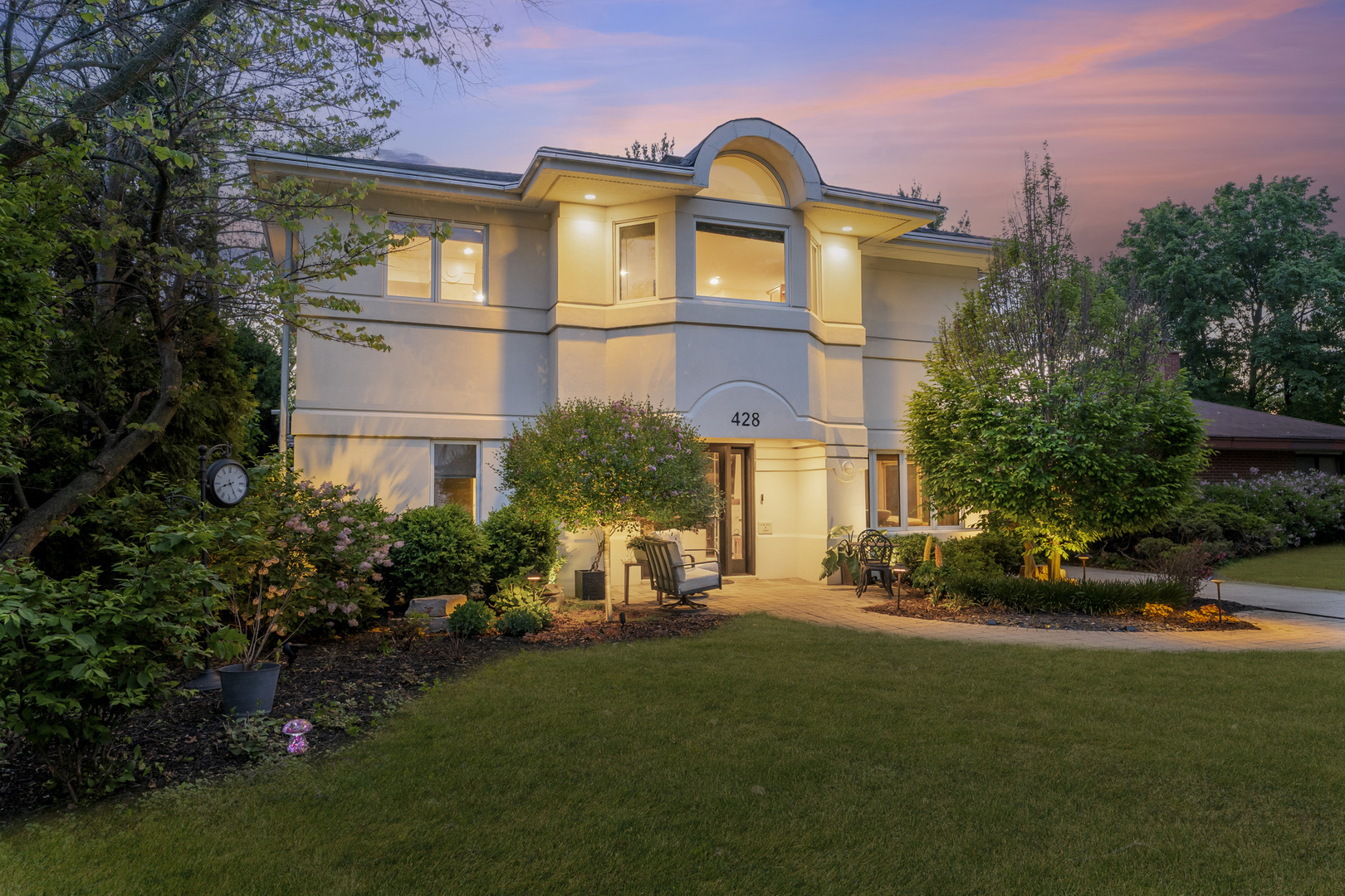 Property Photo: 428 S Hillside Avenue IL 60126