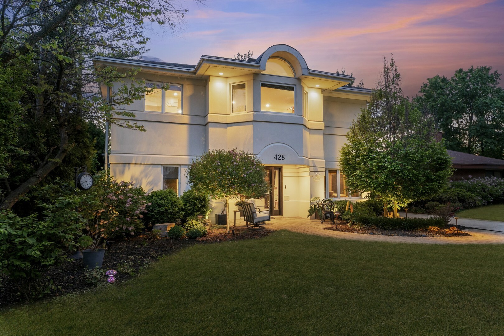 Property Photo: 428 S Hillside Avenue IL 60126