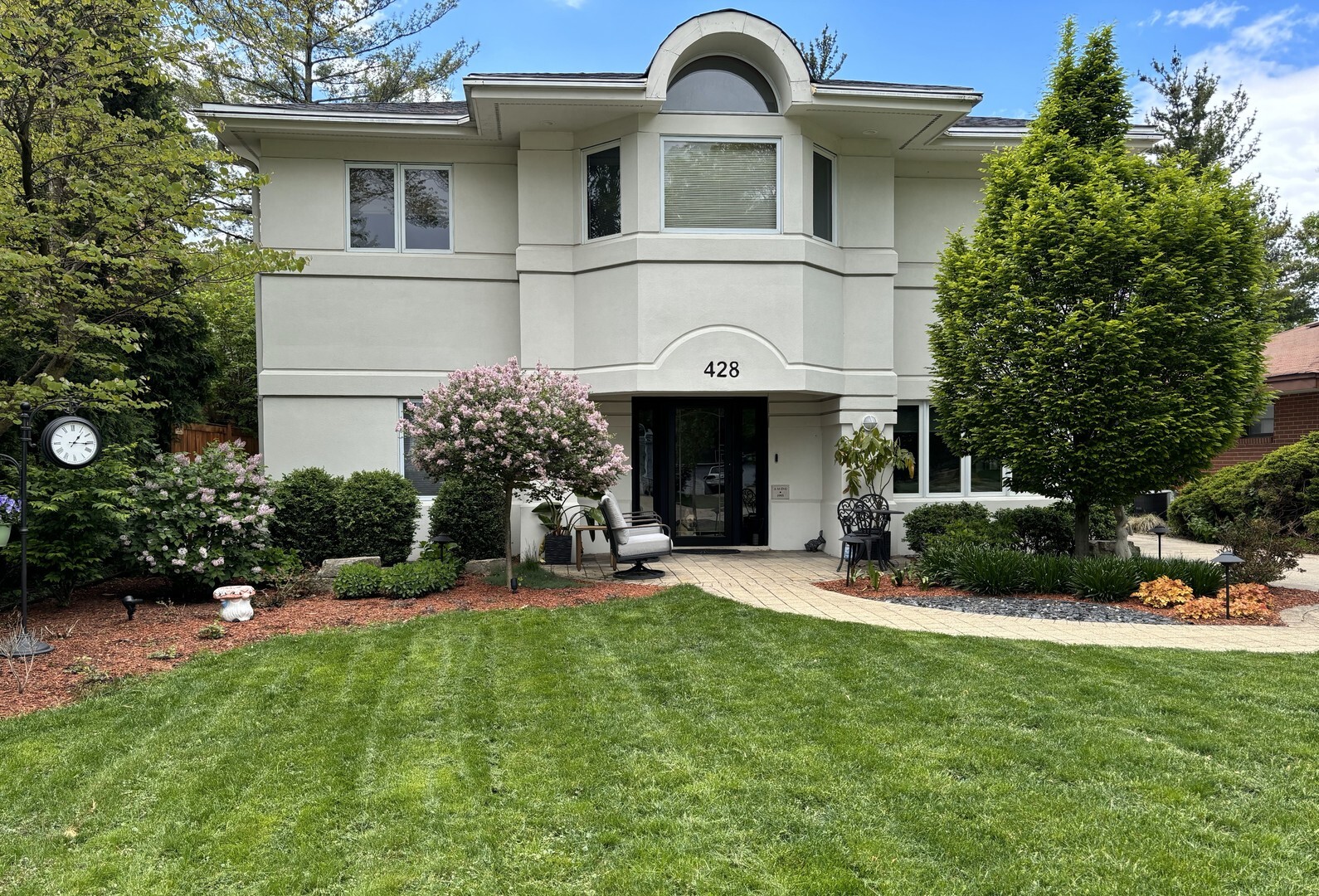 Property Photo: 428 S Hillside Avenue IL 60126