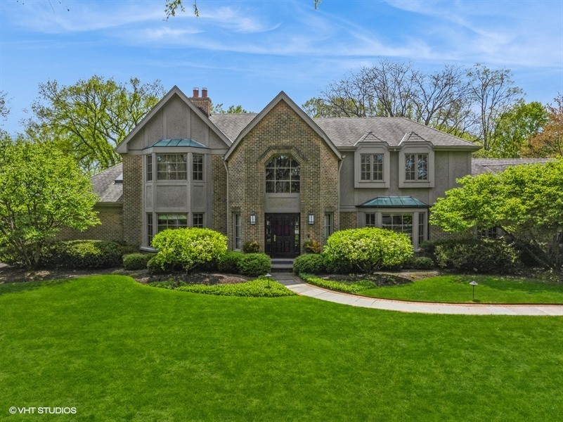 Property Photo: 2839 Woodmere Drive IL 60062