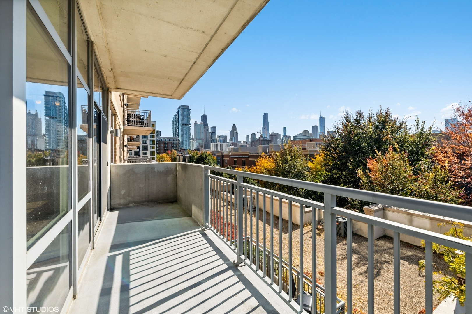 Property Photo: 511 W Division Street 412 IL 60610
