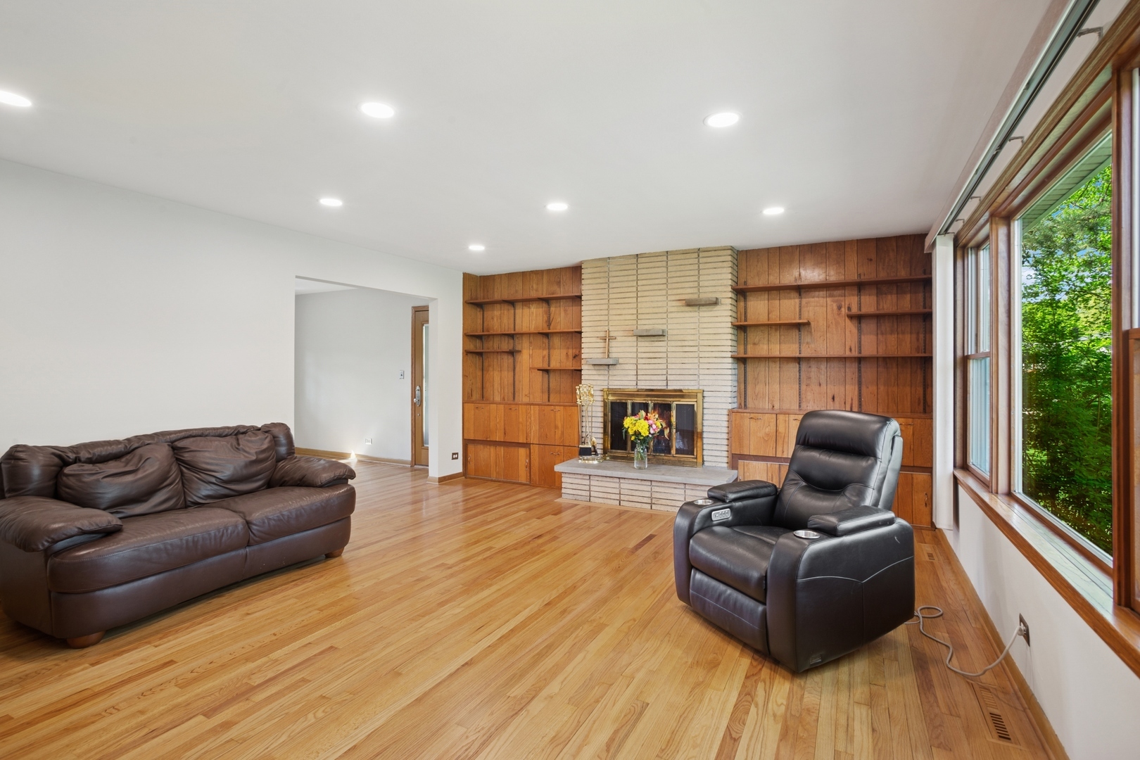Property Photo: 133 Maple Court IL 60108