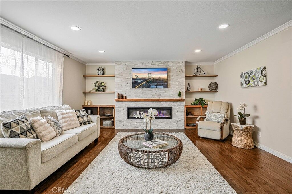 Property Photo: 560 W 14th Street 3 CA 90731