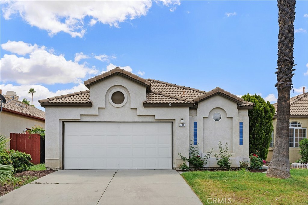 Property Photo: 700 Attenborough CA 92583