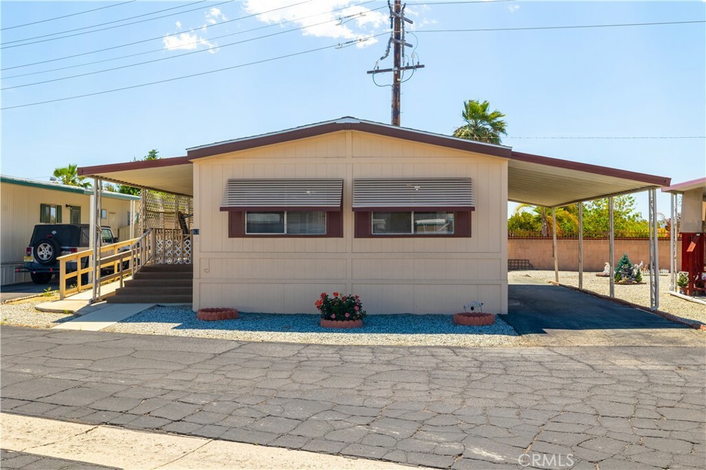 Property Photo: 332 N Lyon Avenue 63 CA 92543