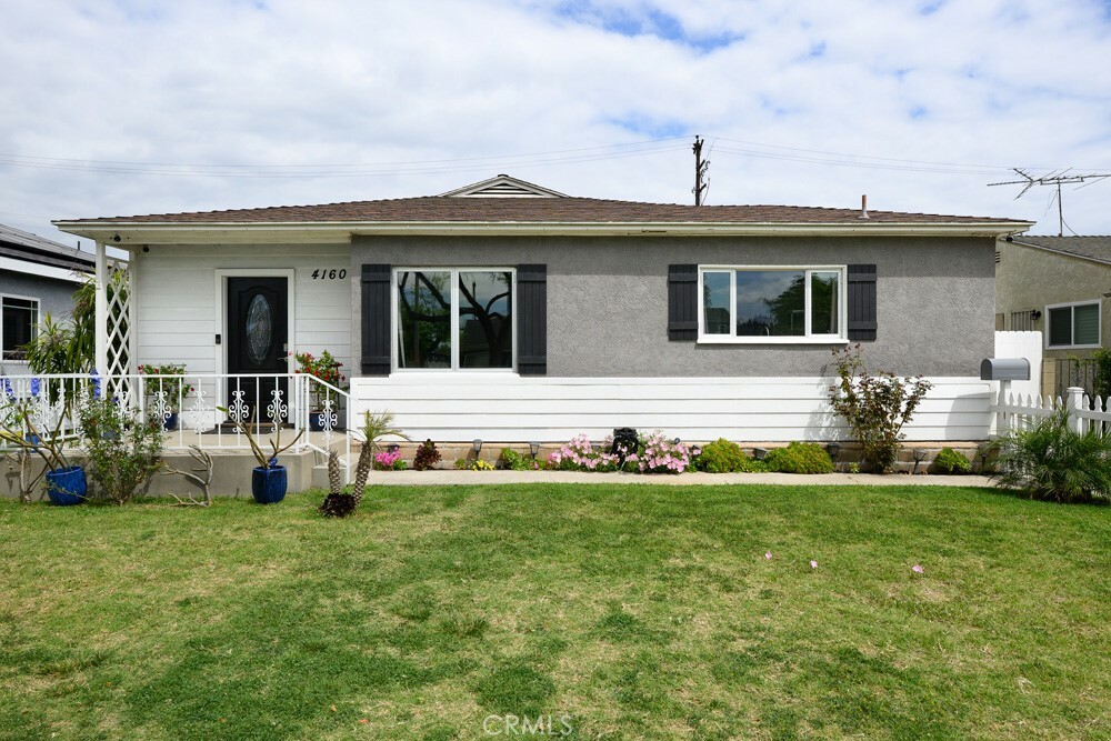 Property Photo: 4160 Lomina Avenue CA 90713