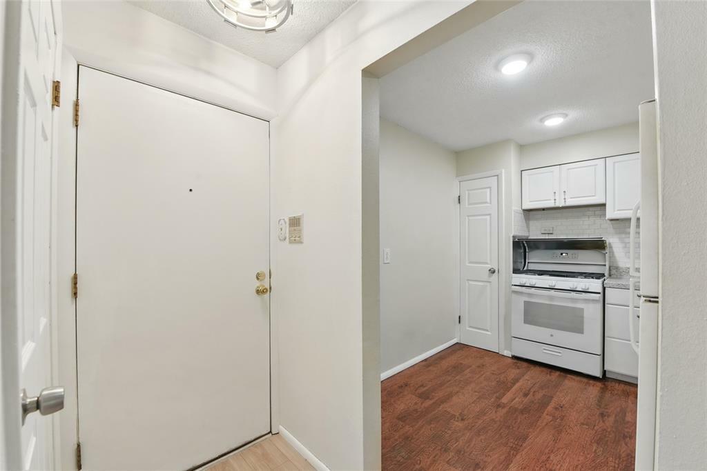 Property Photo: 444 N Clay Avenue 2N MO 63122
