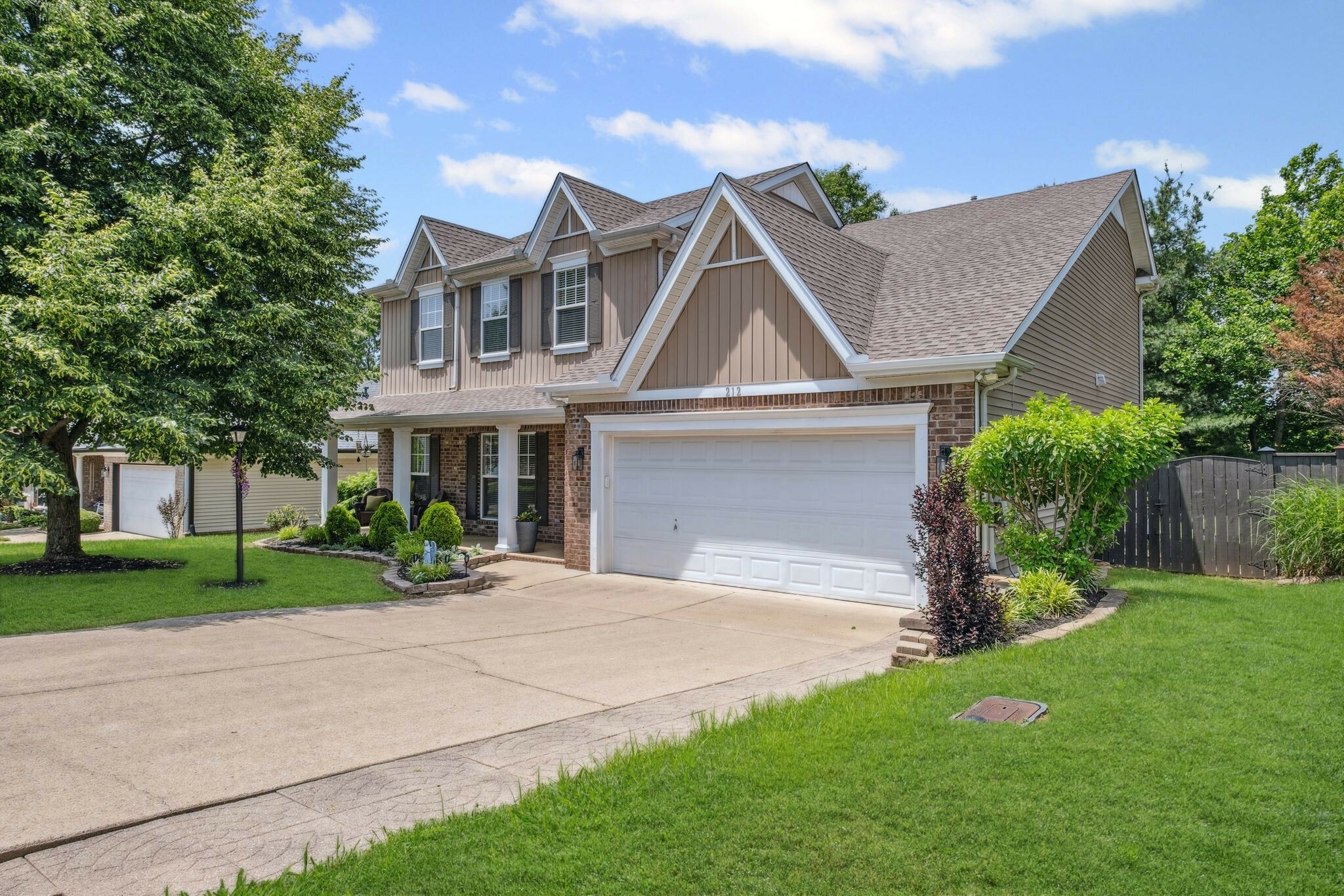 Property Photo: 212 Vintage Cir TN 37075