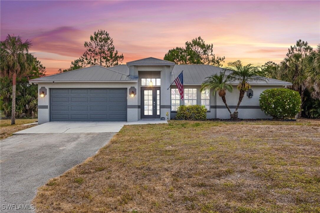 Property Photo: 1320 21st Street SW FL 34117