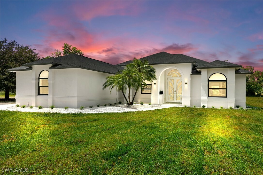 Property Photo: 221 10th Street SE FL 34117