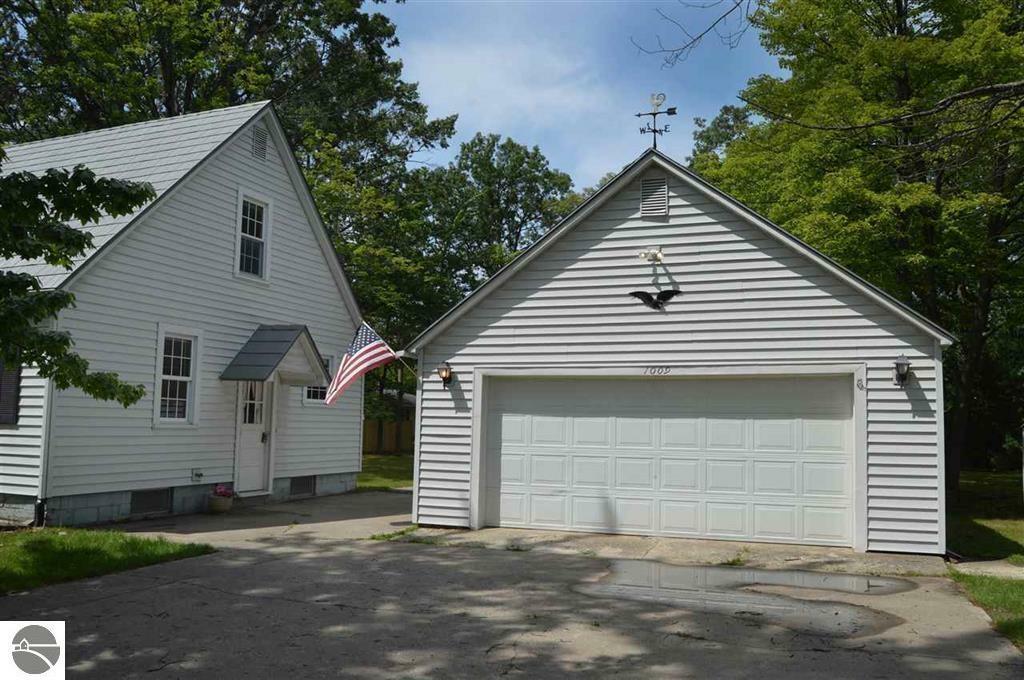 Property Photo: 1009 Carver Street MI 49686