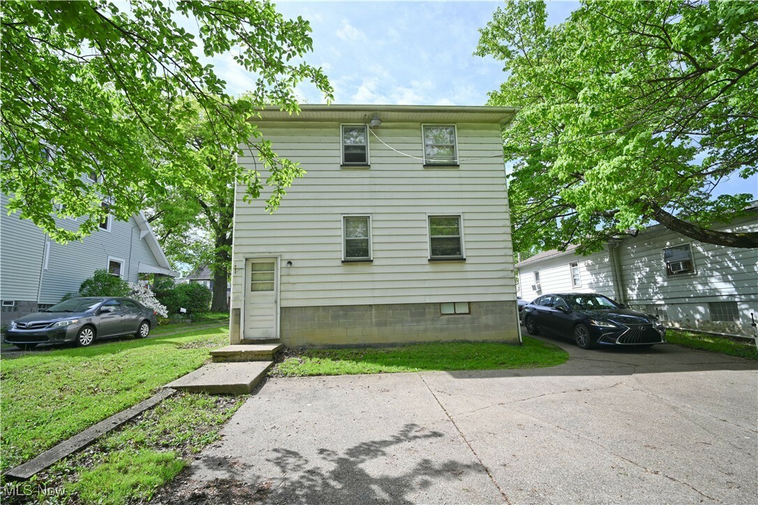 Property Photo: 44 Indianola Road OH 44512