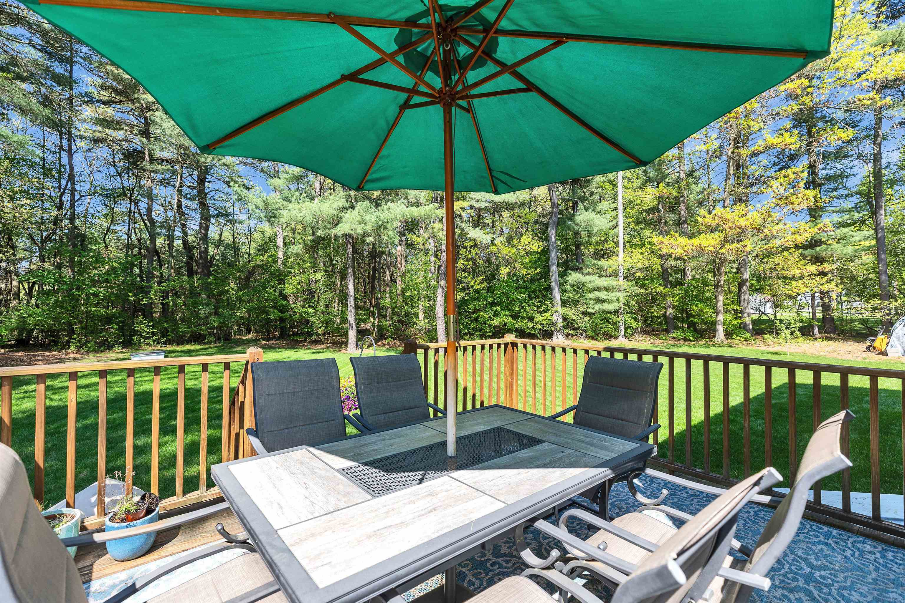 Property Photo: 3 Pondview Drive NH 03052