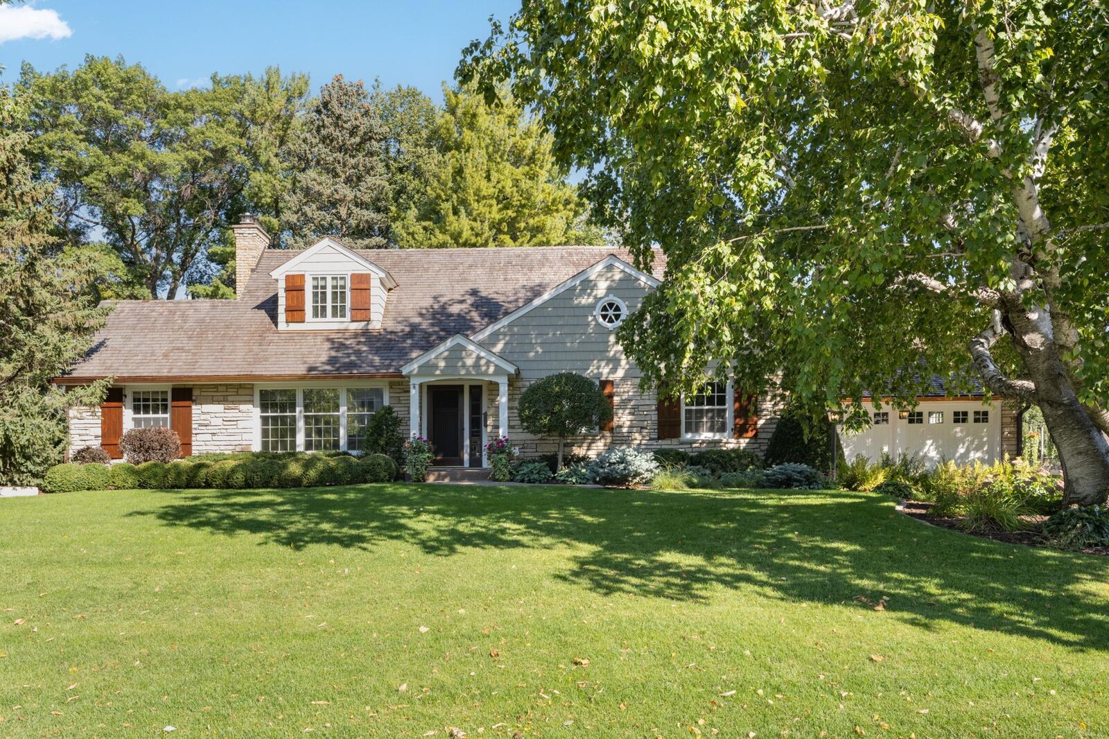 Property Photo:  4606 Lakeview Drive  MN 55424 