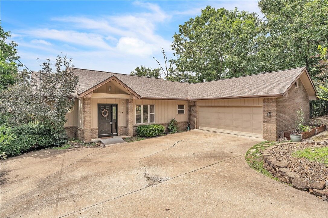 Property Photo:  10 Forfar Circle  AR 72715 