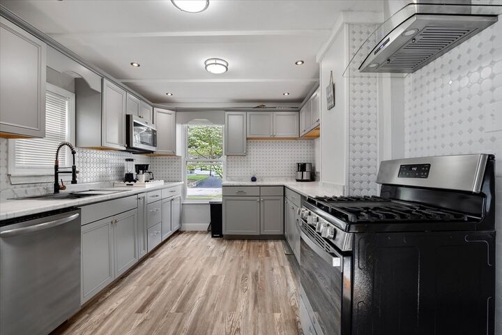 Property Photo: 895 High St MA 02324