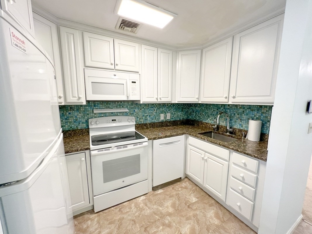 Property Photo: 23 Hobart Ln 23 MA 02370