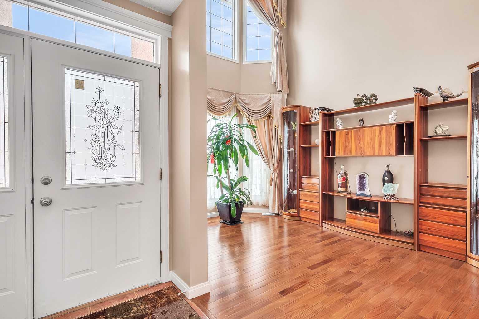 Property Photo: 21 Hamptons Circle NW AB T3A 5G5