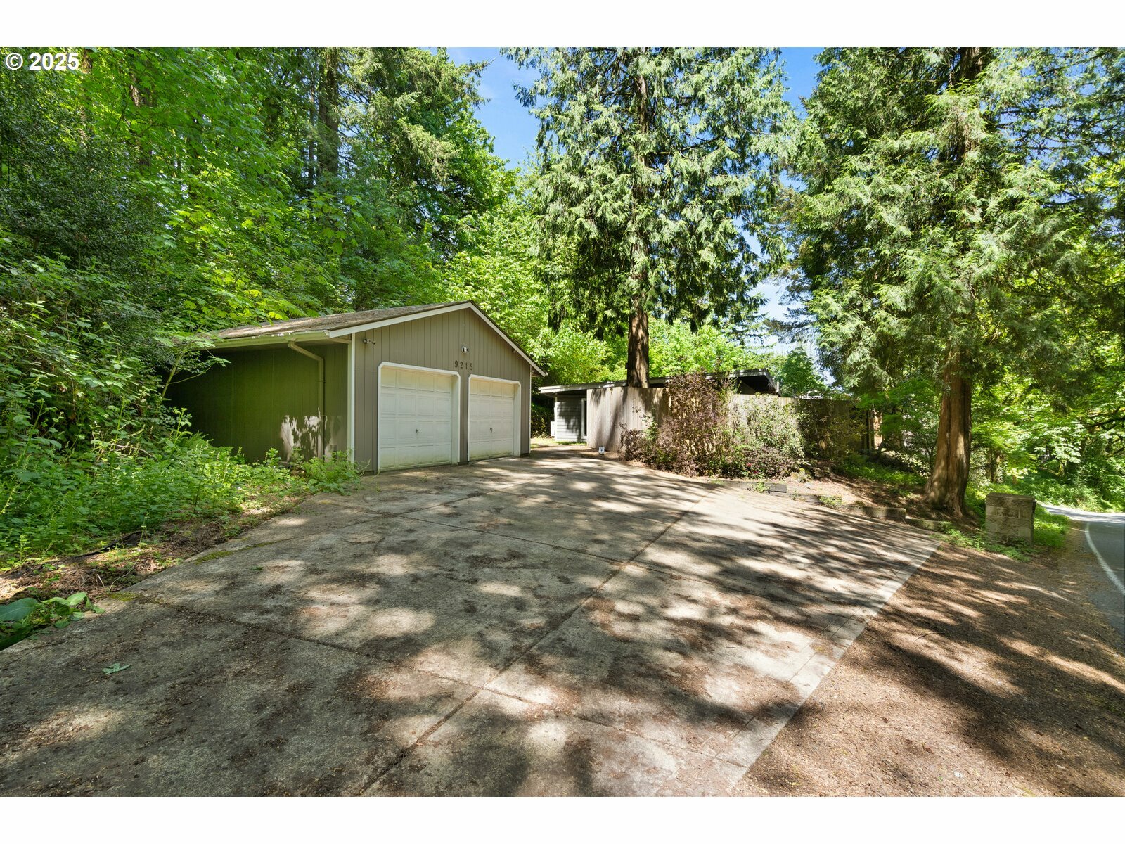 9215 SW 45th Dr  Portland OR 97219 photo
