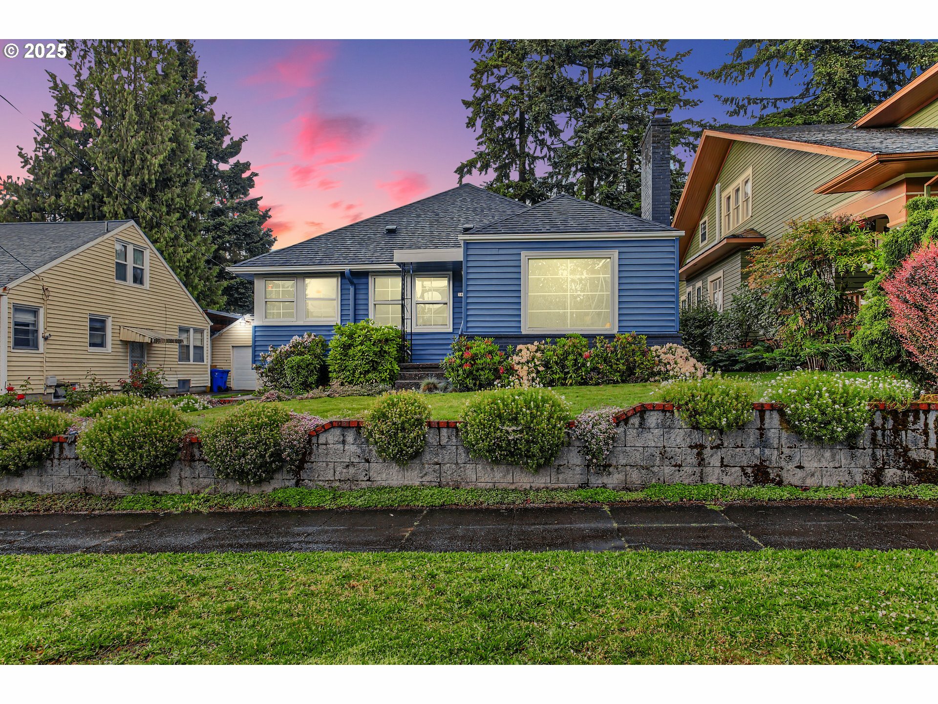 Property Photo:  5856 NE 27th Ave  OR 97211 