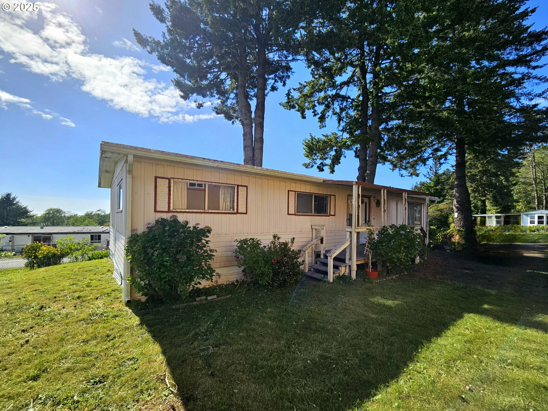 Property Photo:  16427 Vista Hills Dr 17  OR 97415 