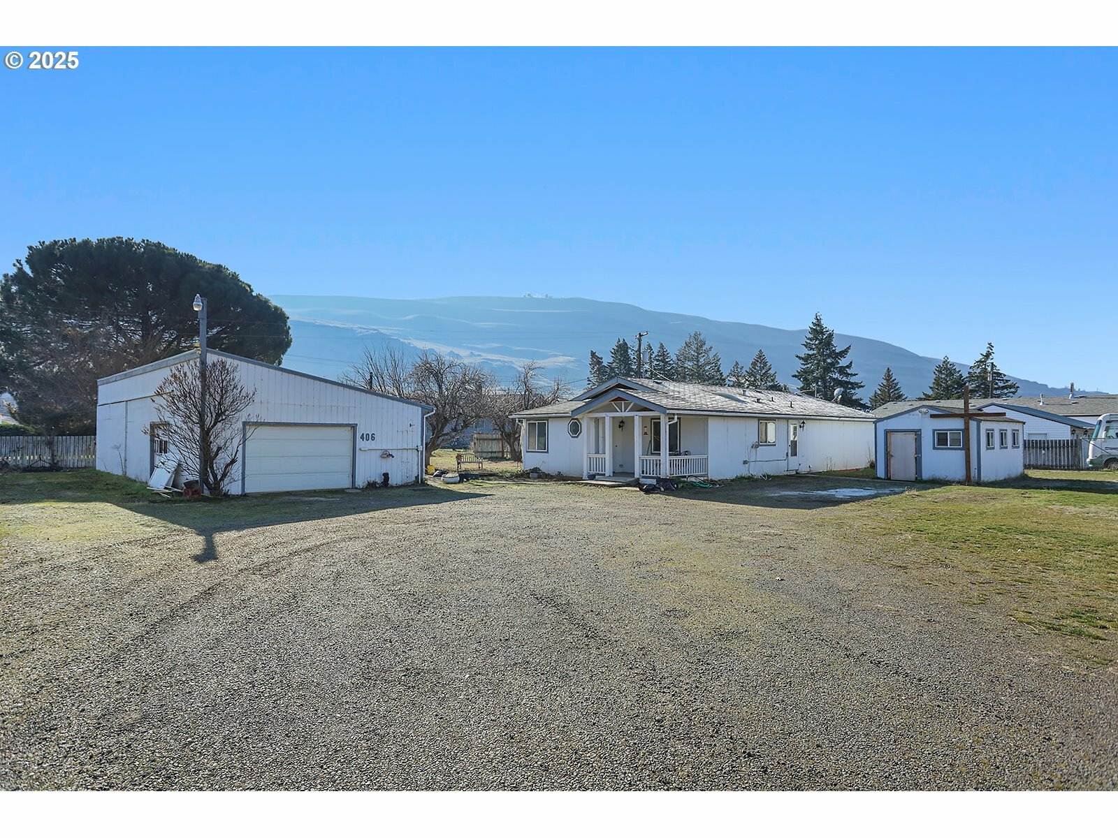 Property Photo: 406 W 1st St OR 97050