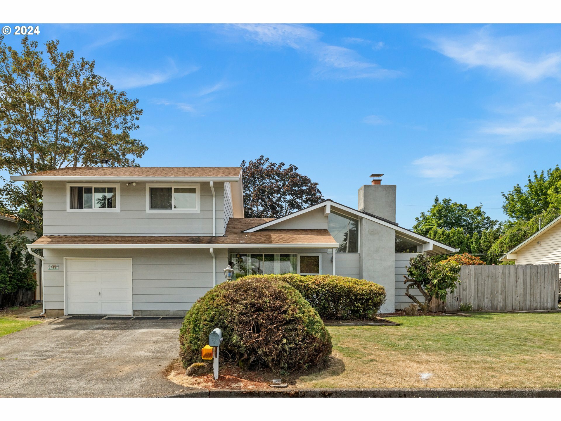 Property Photo: 12836 SE Gladstone St OR 97236