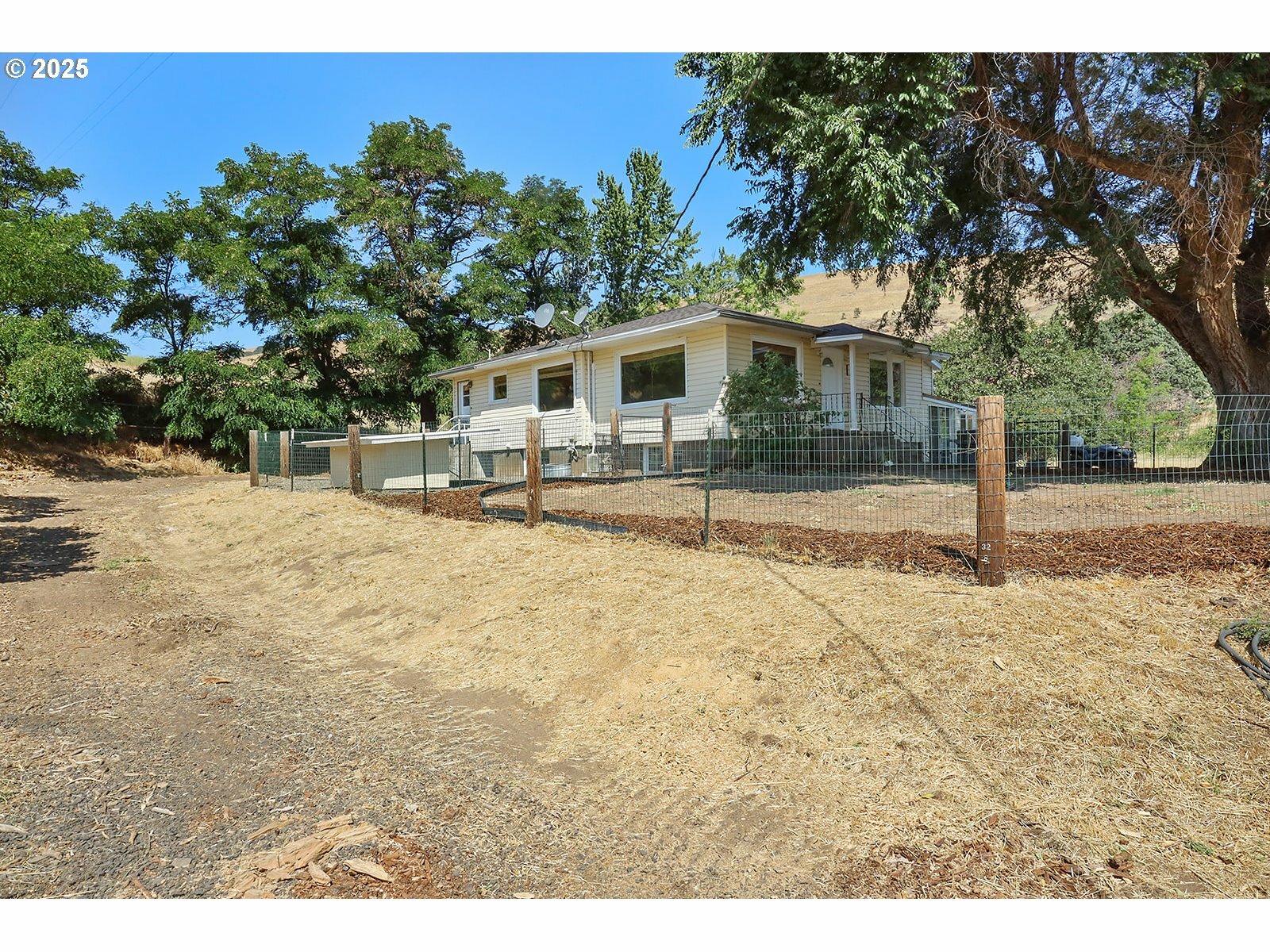 Property Photo: 4900 7 Mile Hill Rd OR 97058